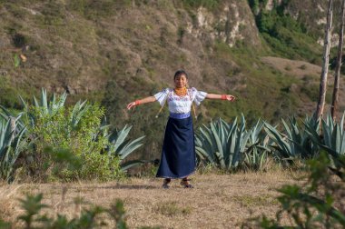 Geçmişteki ritimlerde Güney Amerika 'nın Yerli Mirası' ndaki Nesilleri Birleştiren Noel Dansı. Yüksek kalite fotoğraf
