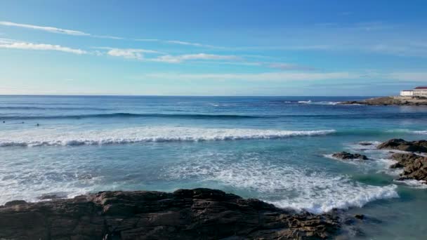 Splashing Waves Coastal Rocks Caion Beach Summer Coruna Spain Wide — Stock Video