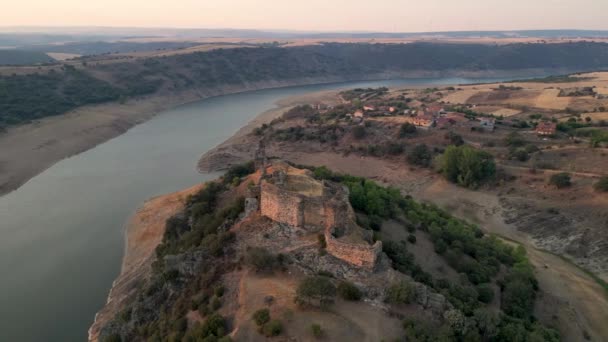 Castillo Medieval Alba Una Colina Con Vistas Río Aliste Atardecer — Vídeos de Stock