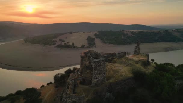 Alba Aliste Castleの遺跡を飛び越えるBy Aliste River Golden Hour Sunset Losacino Zamora — ストック動画