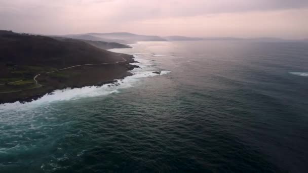Ειδυλλιακή Άποψη Του Κάιον Παραλία Frothy Κύματα Shoreline Coruna Ισπανία — Αρχείο Βίντεο