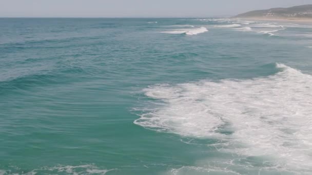 Paradise Beach Foamy Surfing Waves Praia Razo Carballo Spanje Luchtdrone — Stockvideo