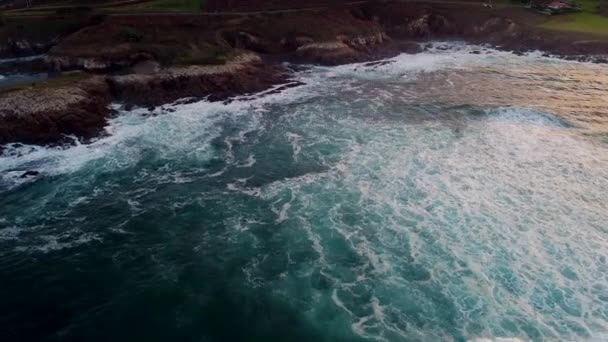 Slow Motion Foamy Sea Waves Crashing Rocky Cliffs Arteixo Coruna — Αρχείο Βίντεο