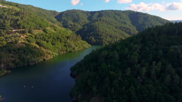 Lush Forest Mountains Ribeira Sacra Belesar Village Reservoir Lugo Galicia — Vídeos de Stock