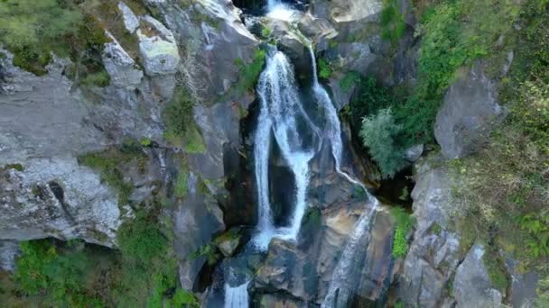 Αεροφωτογραφία Του Fervenza Toxa Toxa Waterfall Στη Silleda Pontevedra Ισπανία — Αρχείο Βίντεο