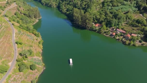 Aerial View Tourboat River Minho Belesar Village Reservoir Ribeira Sacra — Stock videók