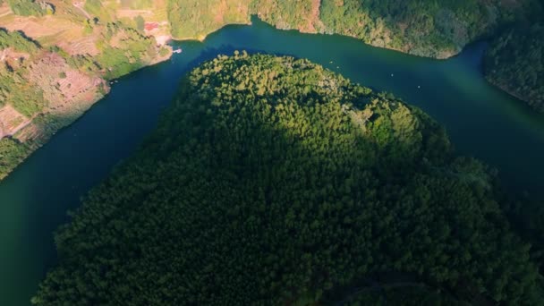 位于西班牙加利西亚卢戈 里贝拉萨卡拉 贝塞萨尔 高山上茂密灌丛的俯瞰图 空降飞行员中枪 — 图库视频影像