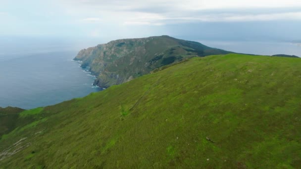 Evergreen Cliffs Serra Capelada Sunrise Coruna Galiza Espanha Tiro Aéreo — Vídeo de Stock
