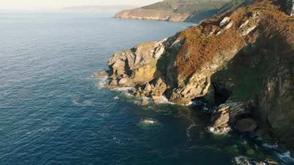 Magnifik Utsikt Över Det Lugna Havet Malpica Spanien Flygupphämtning — Stockvideo