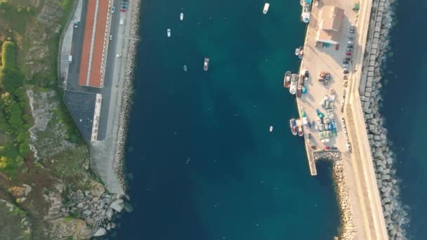 Fiskebåtar Flyter Malpicas Hamn Dagen Corua Spanien Antenn — Stockvideo
