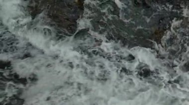Rocky Nehri 'ndeki akıntı manzarası harika. Hava Tepesi