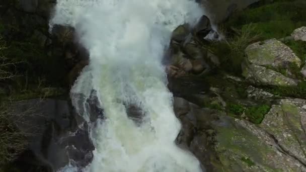 Fervenza Toxa Waterfalls Top View Ponteverdra Galicia Spain Воздушный Выстрел — стоковое видео