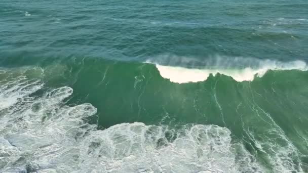 Obrovské Vlny Spěchající Bílé Pěnivé Mořské Hladiny Playa Valcobo Arteixo — Stock video