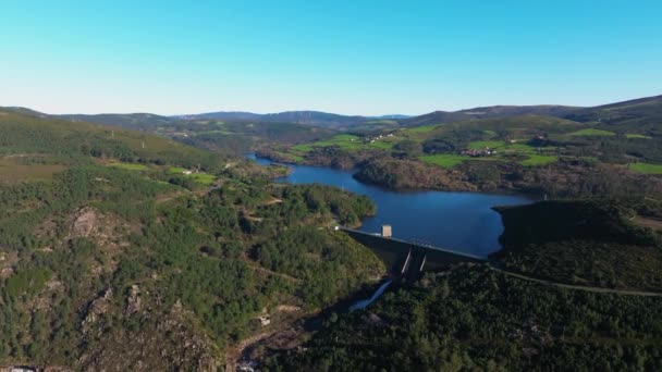 サンタウキアの空中ビュー ダンブリアのXallas川の貯水池 Corua スペイン — ストック動画
