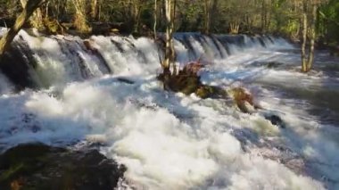 İspanya, Coruna 'da Eume Nehri taşar. İHA atışı