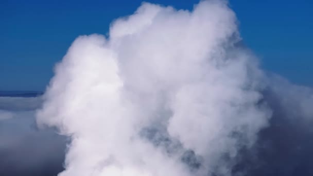 Nuvem Fumaça Caída Céu Fábrica Industrial Close Tiro — Vídeo de Stock