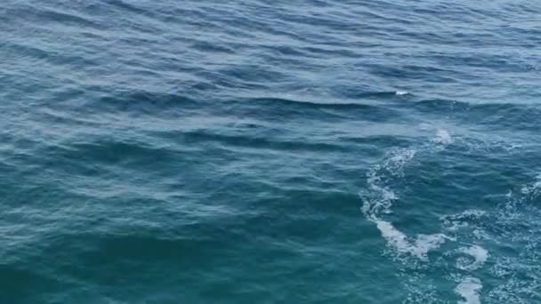 Havsvatten Yta Med Blå Havet Ringar Och Vågor Antenn Drönare — Stockvideo