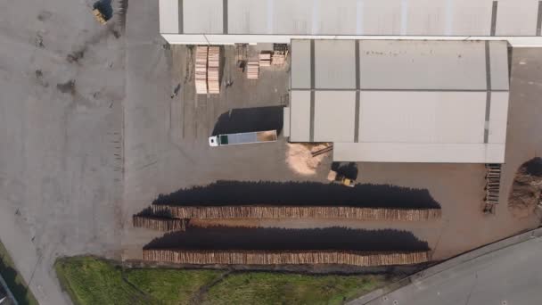 Loader Loading Truck Med Træflis Industrisavværk Luftfoto – Stock-video