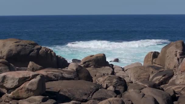 Strong Waves Outcrops Ocean Muxia Coruna Galicia Spain Snímek Pomalého — Stock video