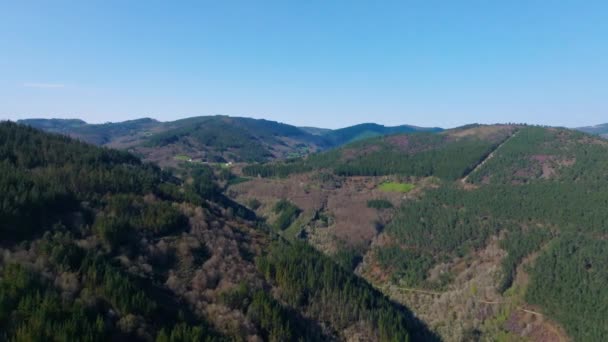 Blue Sky Green Mountains Fonsagrada Lugo España Disparo Aéreo — Vídeo de stock