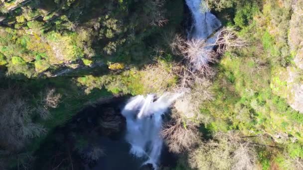 Vista Superior Cascada Seimeira Vilagocende Fluyendo Través Rocas Fonsagrada Lugo — Vídeo de stock