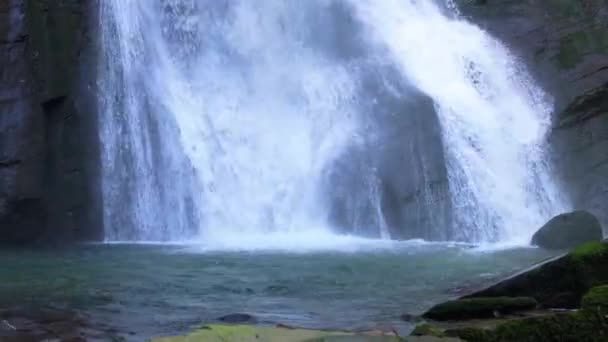 Salpicaduras Agua Las Cascadas Vilagocende Una Fonsagrada Lugo España Primer — Vídeo de stock