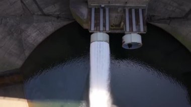 Galiçya, Pontevedra 'daki Eiras Hidroelektrik Barajı' nın üstünde. Hava Aracı Görüntüsü