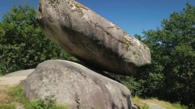 Pontearea, Pontevedra, İspanya 'da Pena do Equilibrio' nun Devasa Doğal Denge Taşları. Görüntü Algılanıyor