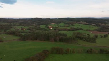 Os Currs 'deki Evergreen Plains' deki Kırsal Sahne, Vilasantar, bir Corua Eyaleti, İspanya. Hava Aracı Görüntüsü