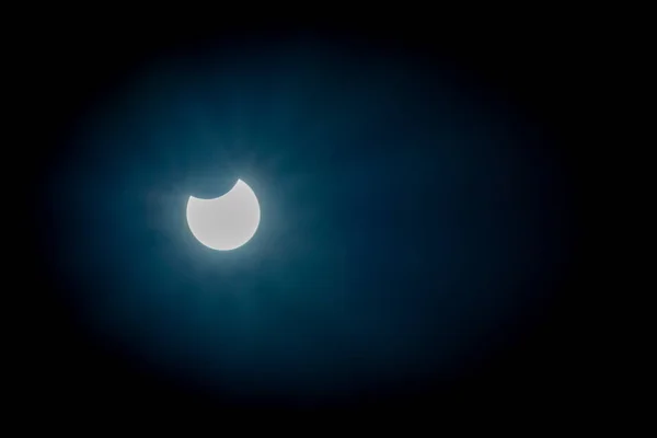 Sol Eclipse Meio Dia Cor Outono Outubro 2022 Perto Cidade — Fotografia de Stock