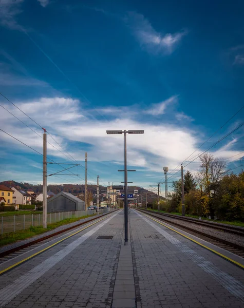 Steyregg Station Med Mörkblå Himmel Och Plattform Höst Färg Kväll — Stockfoto