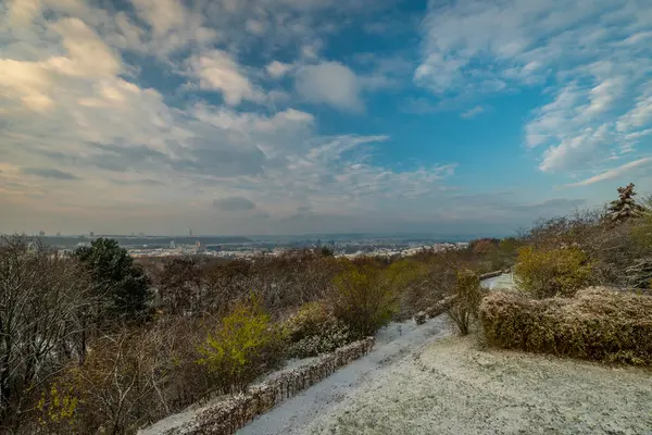 Прага Просек Часть Города Начале Зимы Солнечное Утро Свежим Снегом — стоковое фото