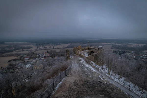 Zimní Mrazivě Modré Ráno Troskách Andelské Hory Lázeňského Města Karlovy — Stock fotografie