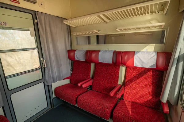Красное Сиденье Солнечном Отсеке Скоростного Пассажирского Поезда Пльзена Брно — стоковое фото