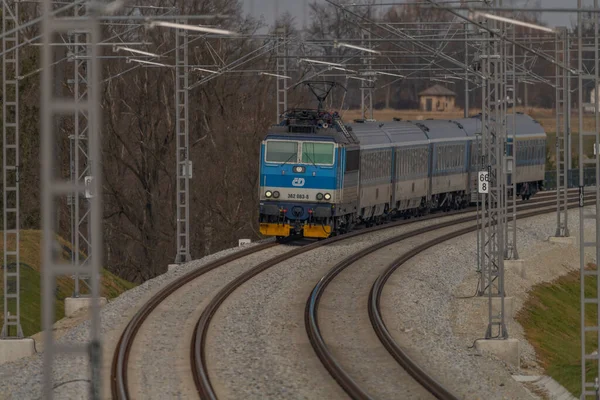 Treno Passeggeri Veloce Sulla Nuova Linea Ferroviaria Praga Tabor Myslkovice — Foto Stock