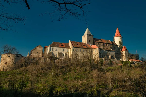 Κάστρο Στο Χρώμα Άνοιξη Ηλιόλουστη Βραδιά Στο Χωριό Krivoklat 2023 — Φωτογραφία Αρχείου