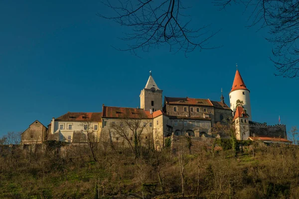 Zamek Kolorze Słoneczny Wieczór Środkowych Czechach Wiosną — Zdjęcie stockowe