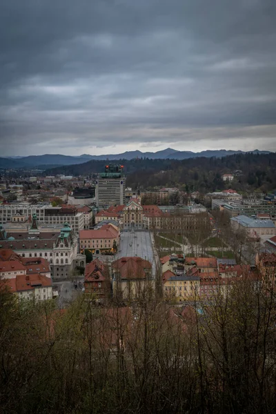 Våren Grumlig Kväll Utsikt För Stora Gamla Torget Ljubljana Huvudstad — Stockfoto