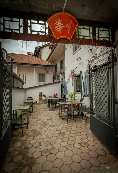 Stare Ulice Malarskie Chodnikiem Wiosenny Pochmurny Dzień Lublanie 2023 — Zdjęcie stockowe