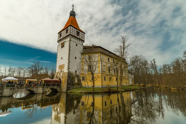 Château Avec Étang Dans Sud Bohême Printemps Avec Célébration Pâques — Photo