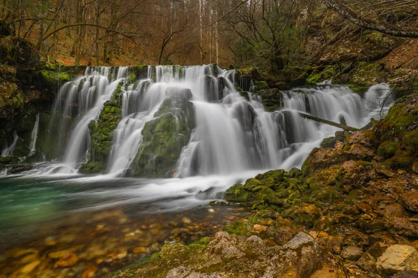 Bohinj Bistrica Vodopád Pramen Severu Svěží Slovinsko Pěkném Jarním Lese — Stock fotografie