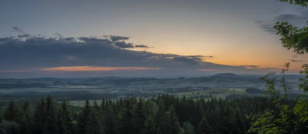 Вид Пагорба Шайбенберг Оглядовою Вежею Середині Кольорового Літа — стокове фото