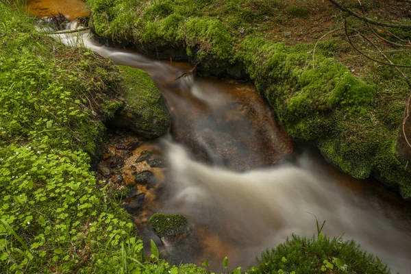 苏马瓦国家公园莱斯尼小溪上的瀑布 — 图库照片