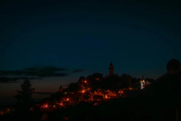 モラヴィア北部のストランブルク古い歴史的な町のカラーナイト — ストック写真