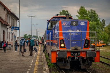 Leba Polonya 'ya vardıktan sonra Bohumin' den Leba 'ya hızlı yaz treni 07: 22 2023