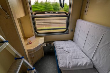 Bohumin 'den Leba ve Hel' e giden sezonluk gece treninin Polonya uyku koçu.