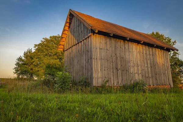 Old Wooden Barn Sunset Colors Blue Sky Krkonose Mountains Summer — Stock Photo, Image