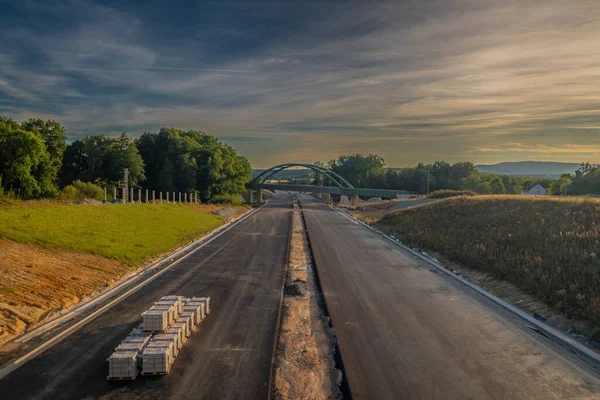 Construção Rodovias Com Pôr Sol Noite Cor Quente Perto Ceske Imagens Royalty-Free