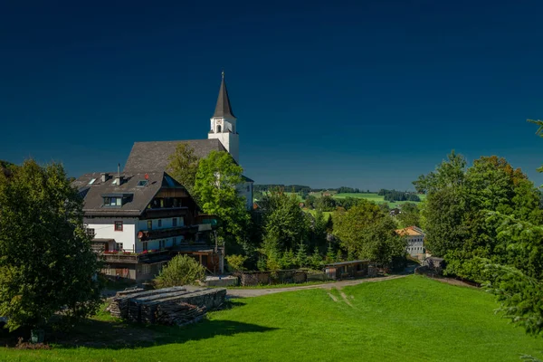 Kirche Mit Blauem Himmel Koppl Dorf Sommer Sonniger Farbtag — Stockfoto