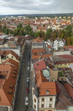 Ceske Budejovice CZ 09 19 2023 'teki bulutlu yaz gününde büyük tarihi kuleden görüntü